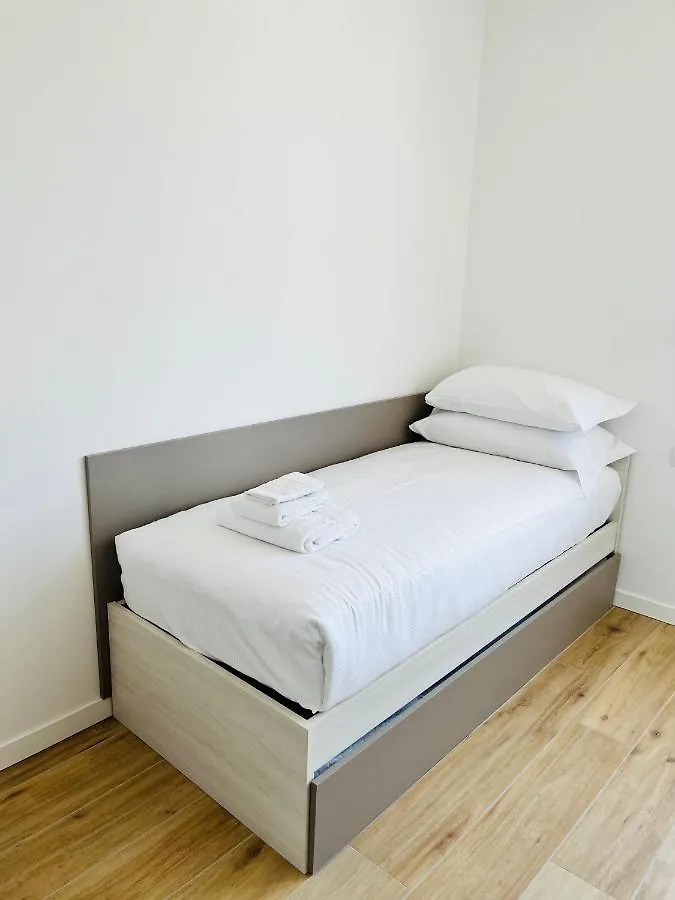 Apartment Berengario Suites Torri Del Benaco Italy