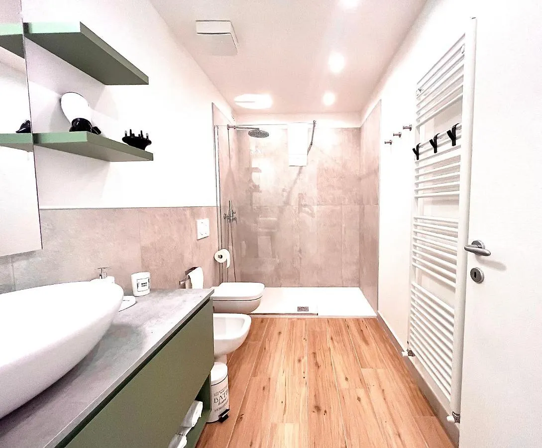 Apartment Berengario Suites Torri Del Benaco Italy